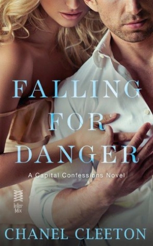 обложка книги Falling for Danger - Chanel Cleeton