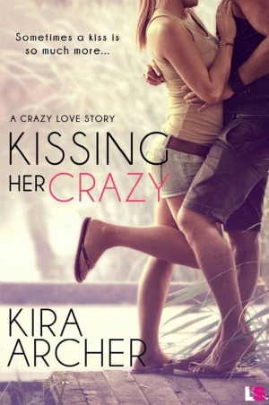 обложка книги Kissing Her Crazy - Kira Archer