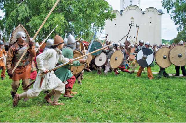 Былина о древнем киеве. Деревянные фигурки викингов. Киев парк киевская русь фестиваль. Варяги норманны. Medieval 2 русичи юниты.