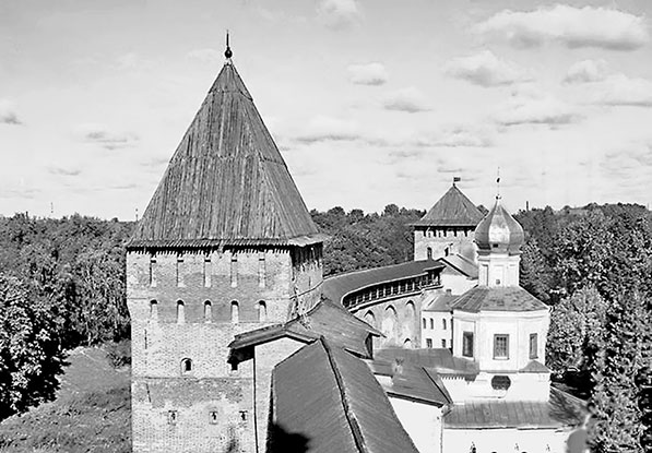 Новгородская киевская. Новгородский Кремль в древнерусском государстве черно белое фото.