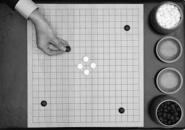 Правила игры черно белое. Китайская игра го правила. Шашки го. Игра го символ. Игра с белыми и черными камнями.